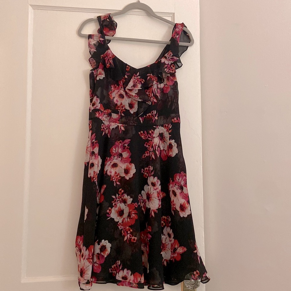 White House Black Market Size 8 black cocktail dress with floral pattern